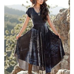 Joyfolie Makaylah Velvet Maxi Dress